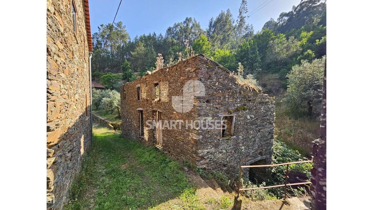 Moradia T3 Caratão c/ terreno junto rio-40