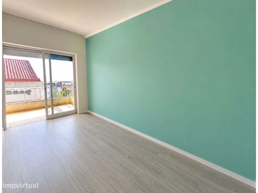 T2 Duplex com Suite e Varandas | Algés-9
