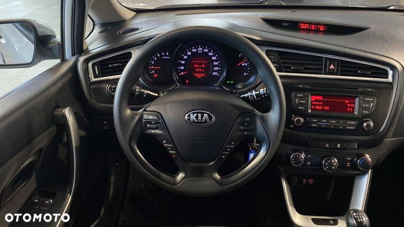 Kia Ceed - 11