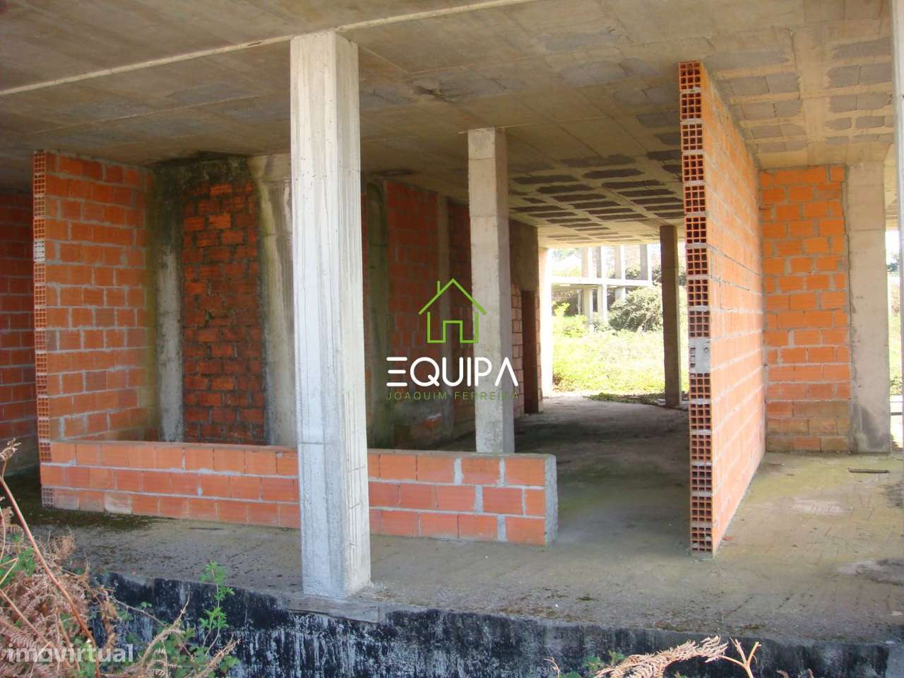 Prédio em Construção em Vila Nova de Paiva - Viseu - Em Frente a EB-18