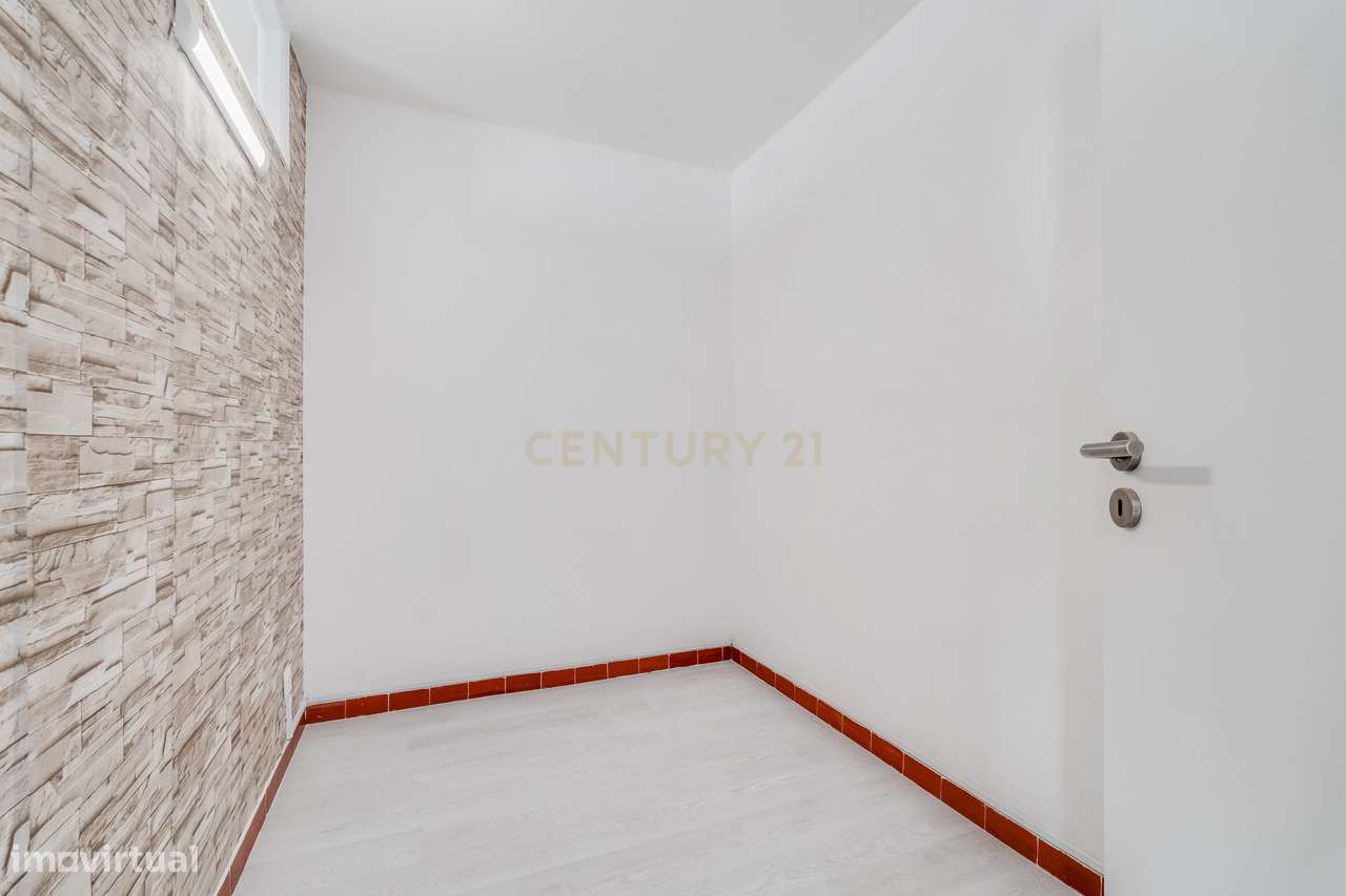 Apartamento T1 +1 em Quarteira-10