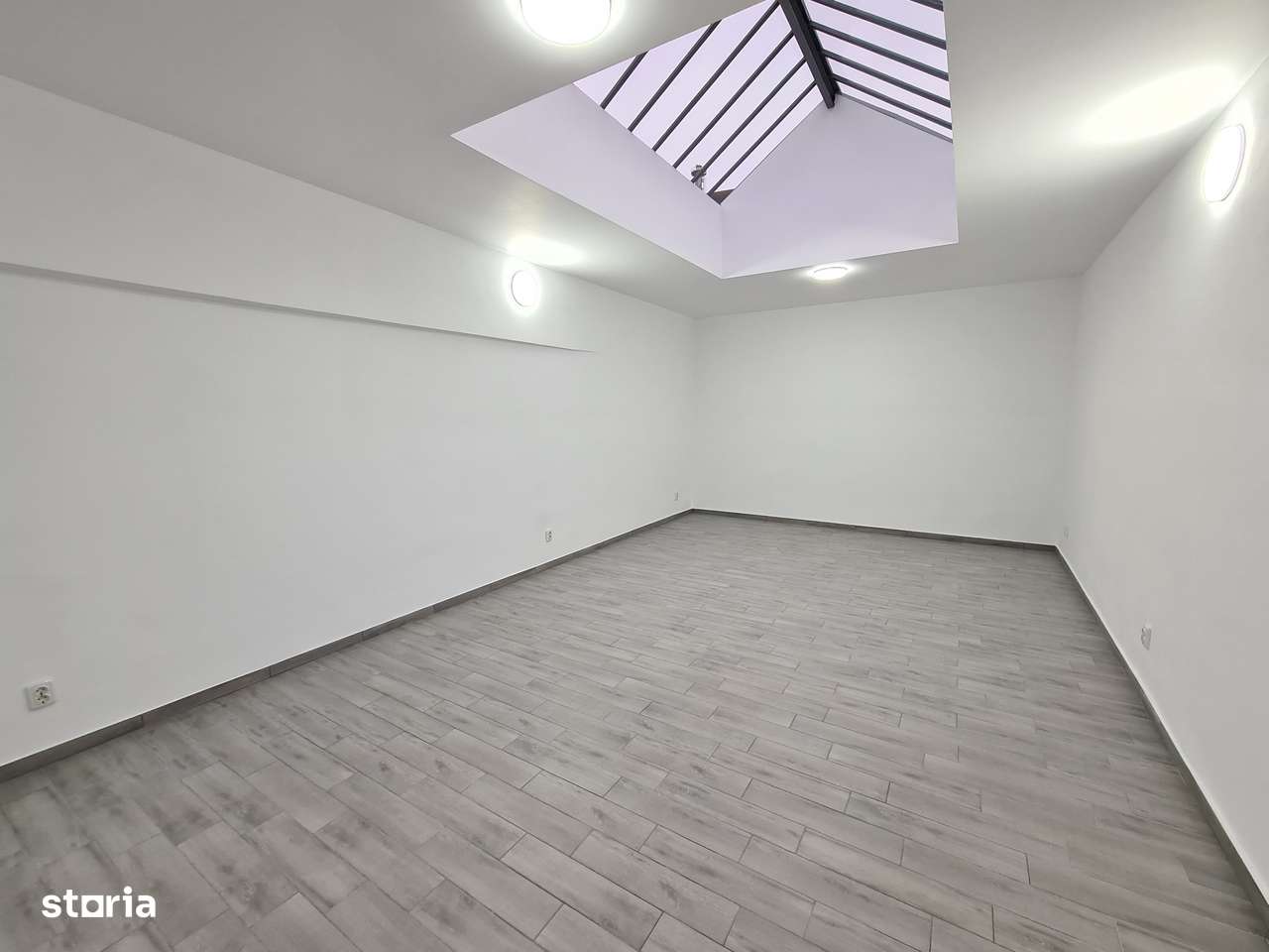 Spatiu comercial in Campina, Complex Rafinarie--34 mp--1900 lei - Imagine principală: 4/20