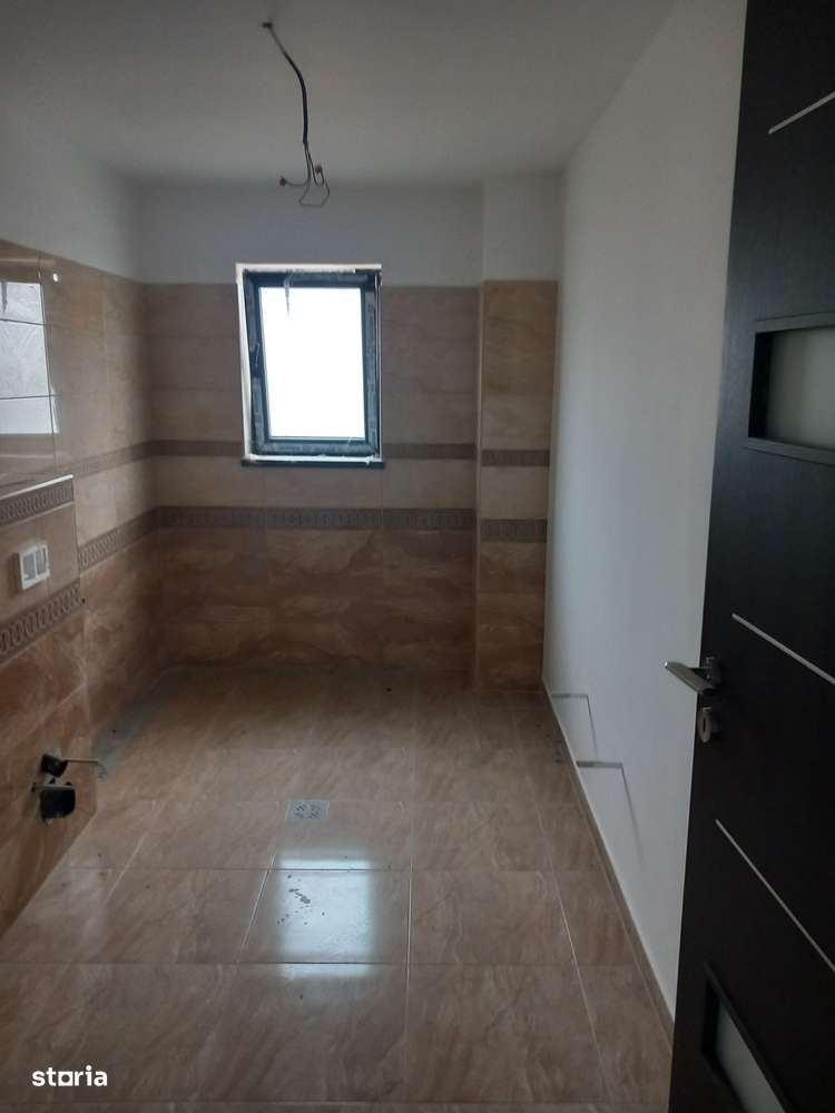 Casa S+P+M,cu garaj,cu pivniță, 6 cam,teren 520 mp,Corunca-6