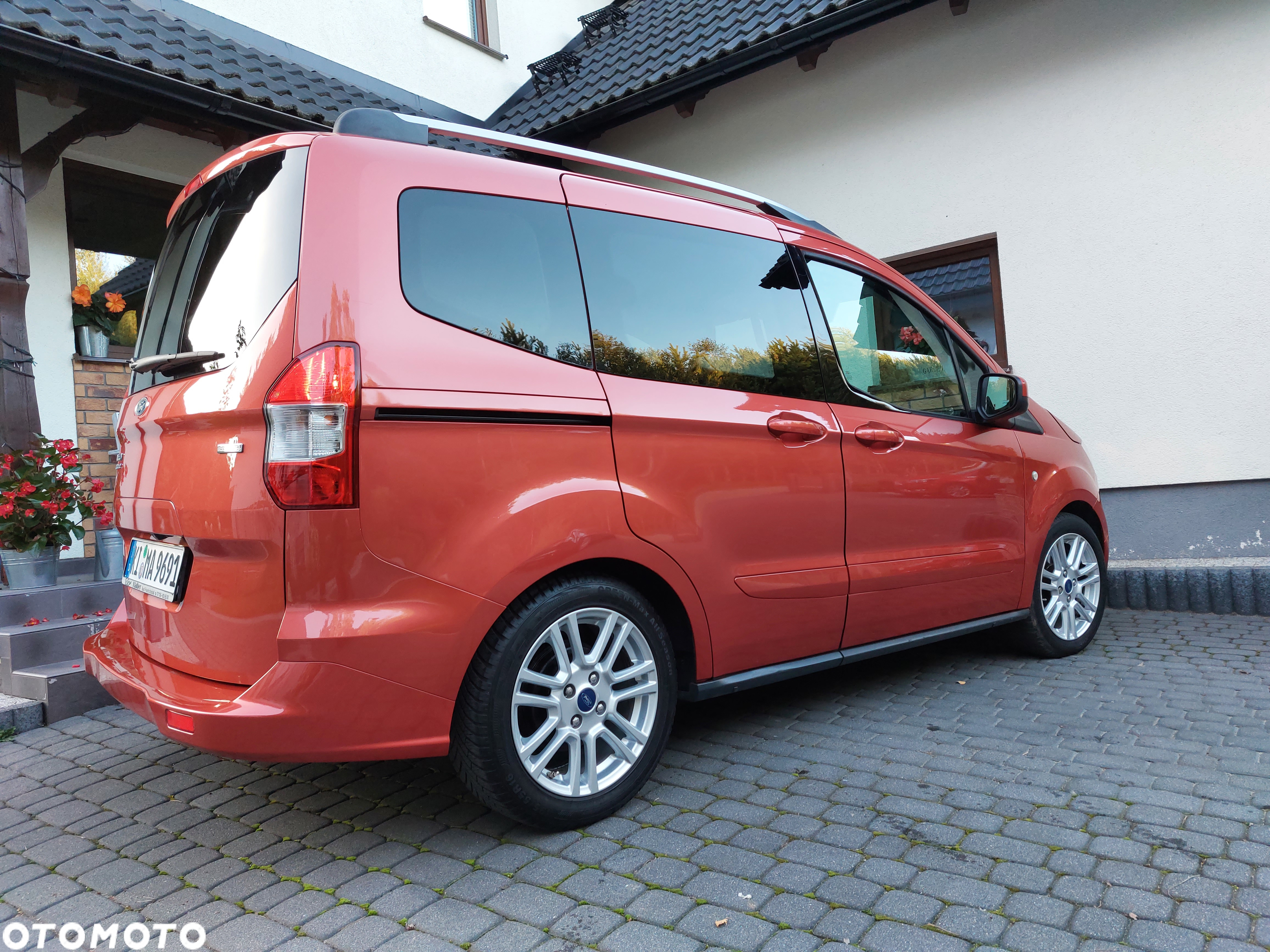 Ford Tourneo Courier 1.0 EcoBoost Titanium - 33