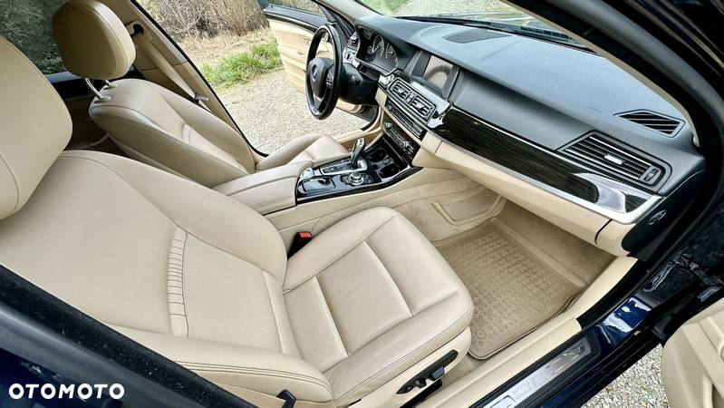 BMW Seria 5 525d Touring Luxury Line - 8