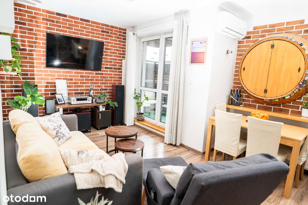 Bez prowizji! Przytulne dwa pokoje z dużą loggią!-0