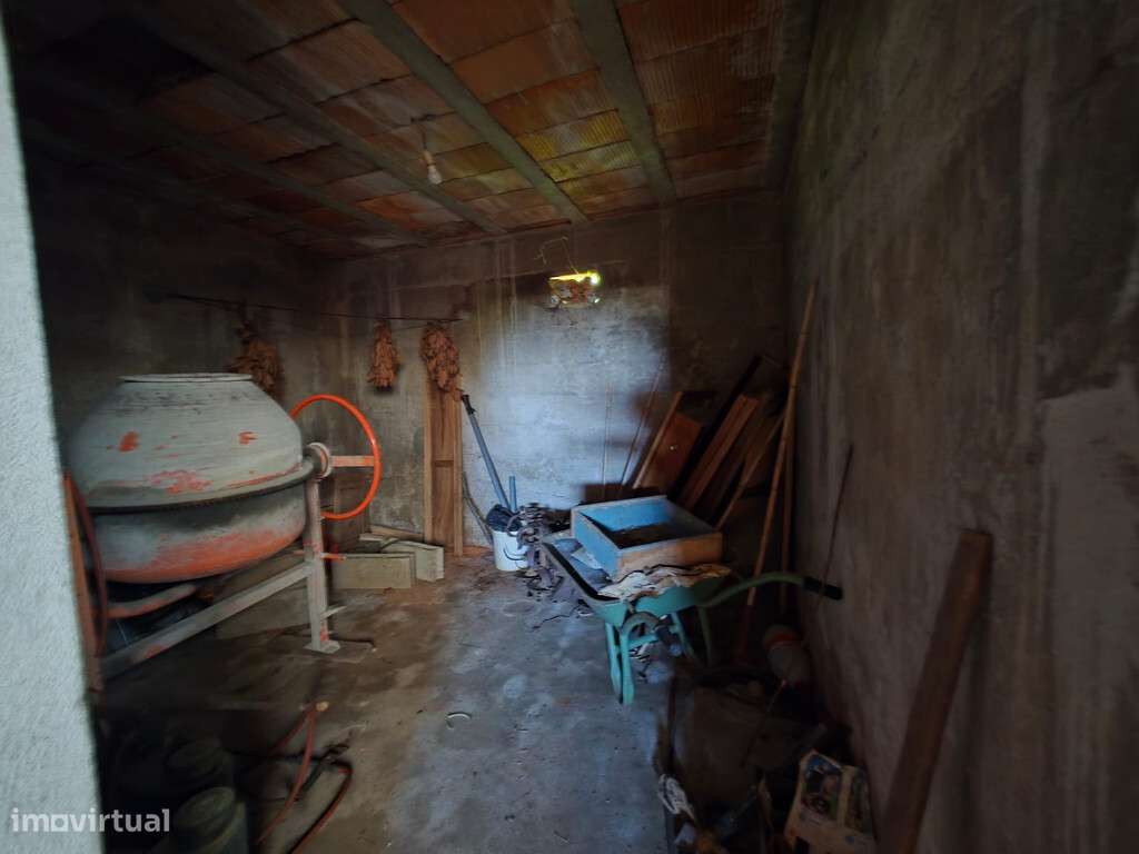 Moradia Isolada M4 com lugar de garagem e garagem,Loureiro-12