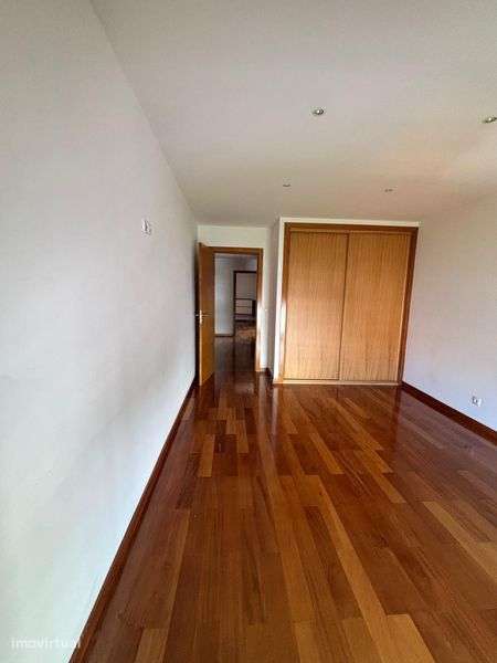 Arrendo T2 com garagem no centro da cidade da Póvoa de Varzim - Grande imagem: 5/7