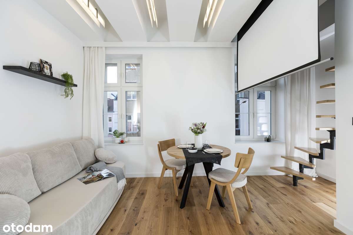 Stylowe dwupoziomowe mieszkanie 300 m od Starego Rynku