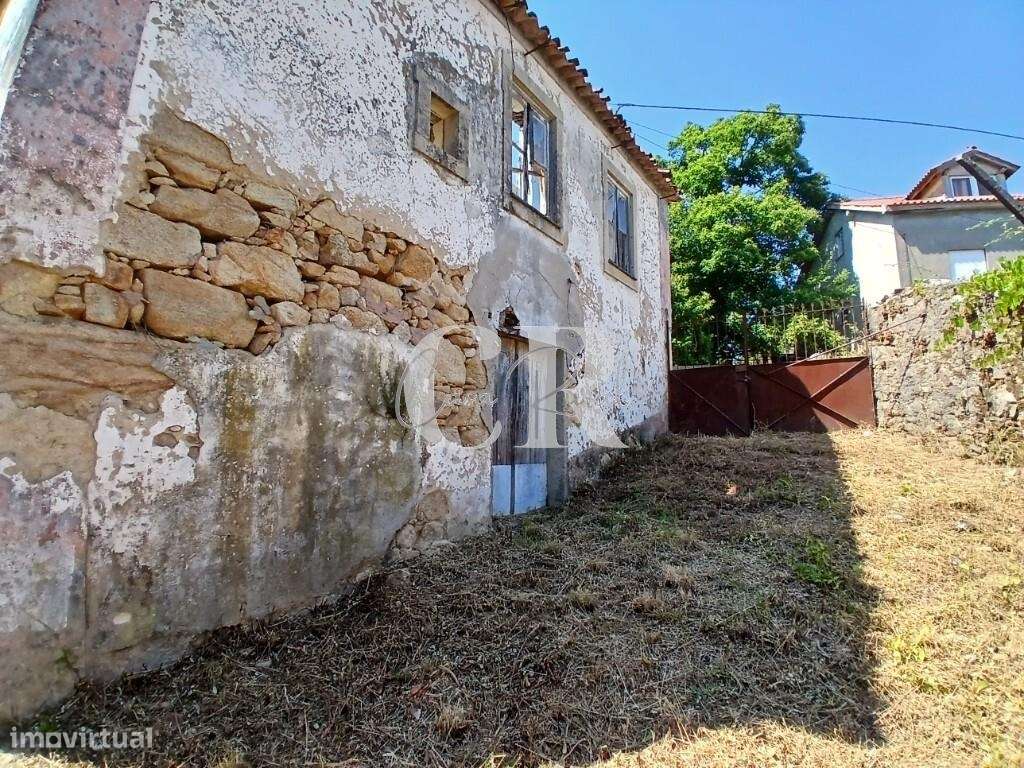 Propriedade com charme histórico, natureza e projeto aprovado em Figue-2