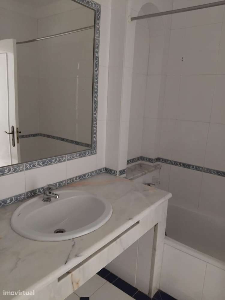 Exclusivo T2 com vista mar na Meia Praia-18