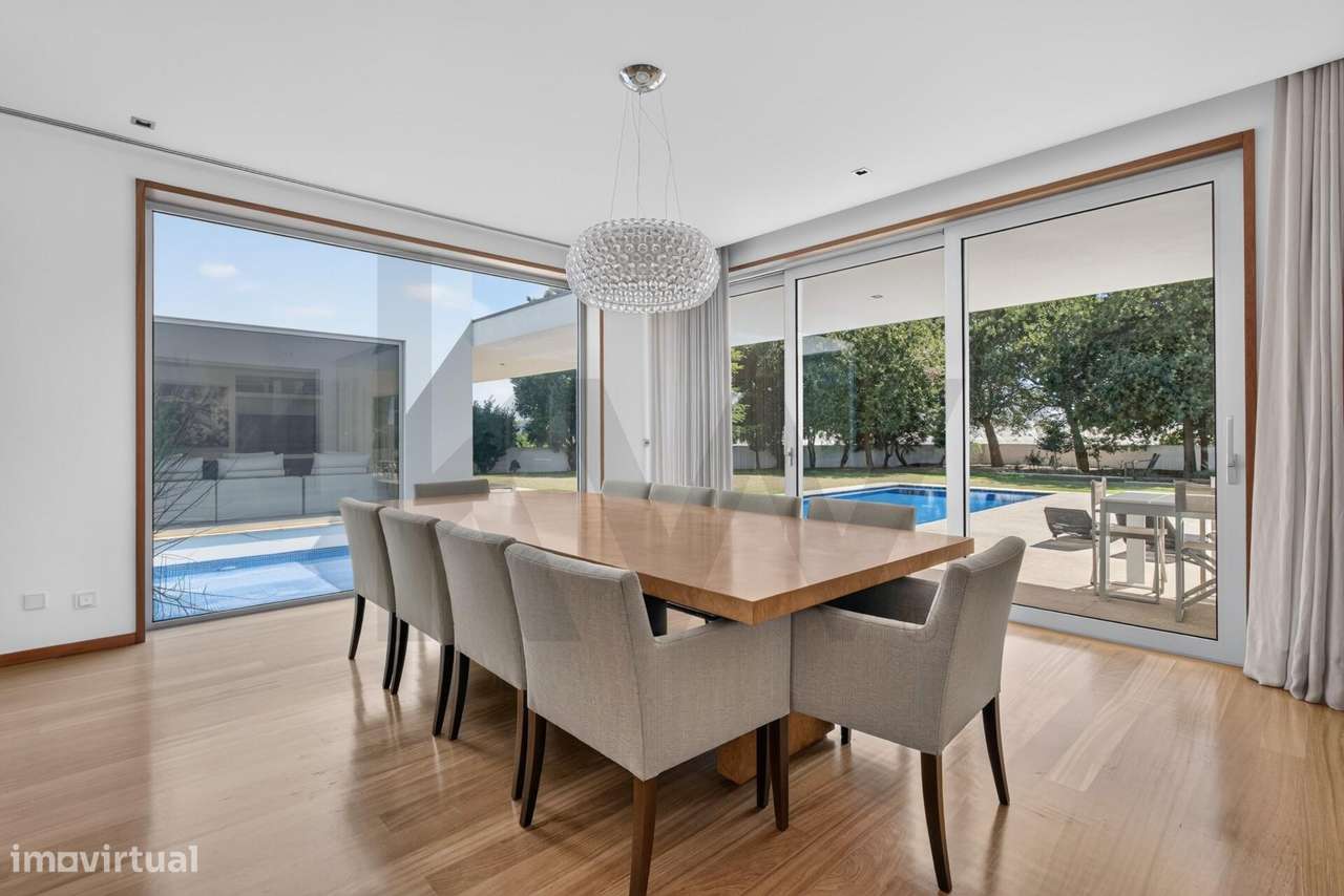 Moradia T5 de Luxo com Piscina e Lote de 2.773 m2-13