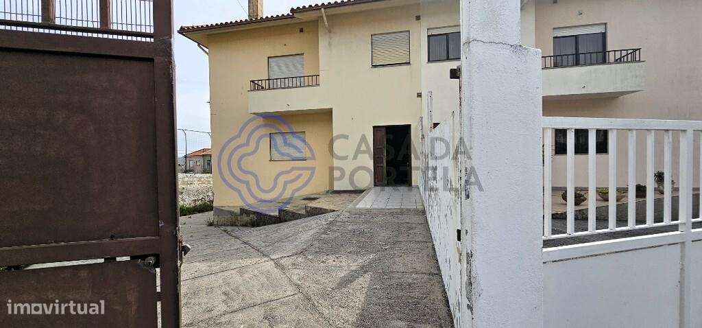 534m2 área total - 179,6 de área útil e 354m2 de Área descoberta. Bem - Grande imagem: 3/46