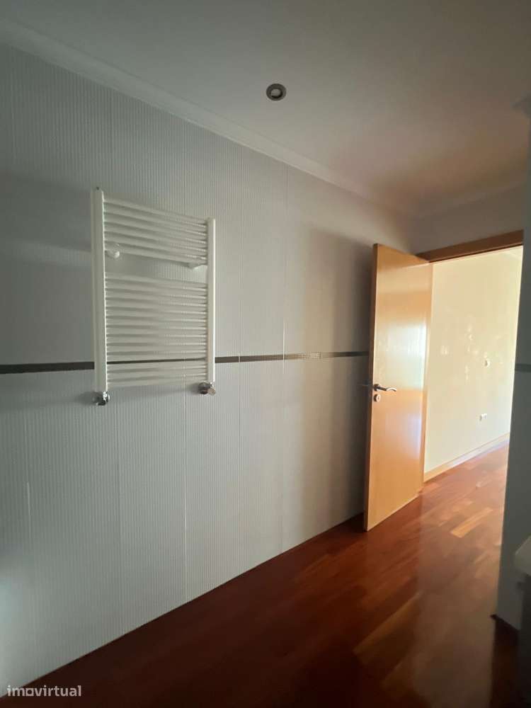 Geminada com piscina, garagem e terraço em Canidelo-44