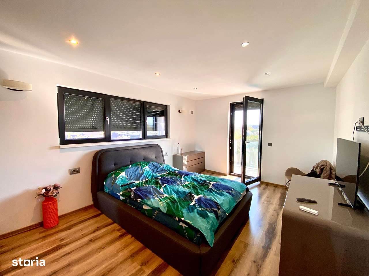 Vila cu piscina 300 mp+ 1200 mp teren-14