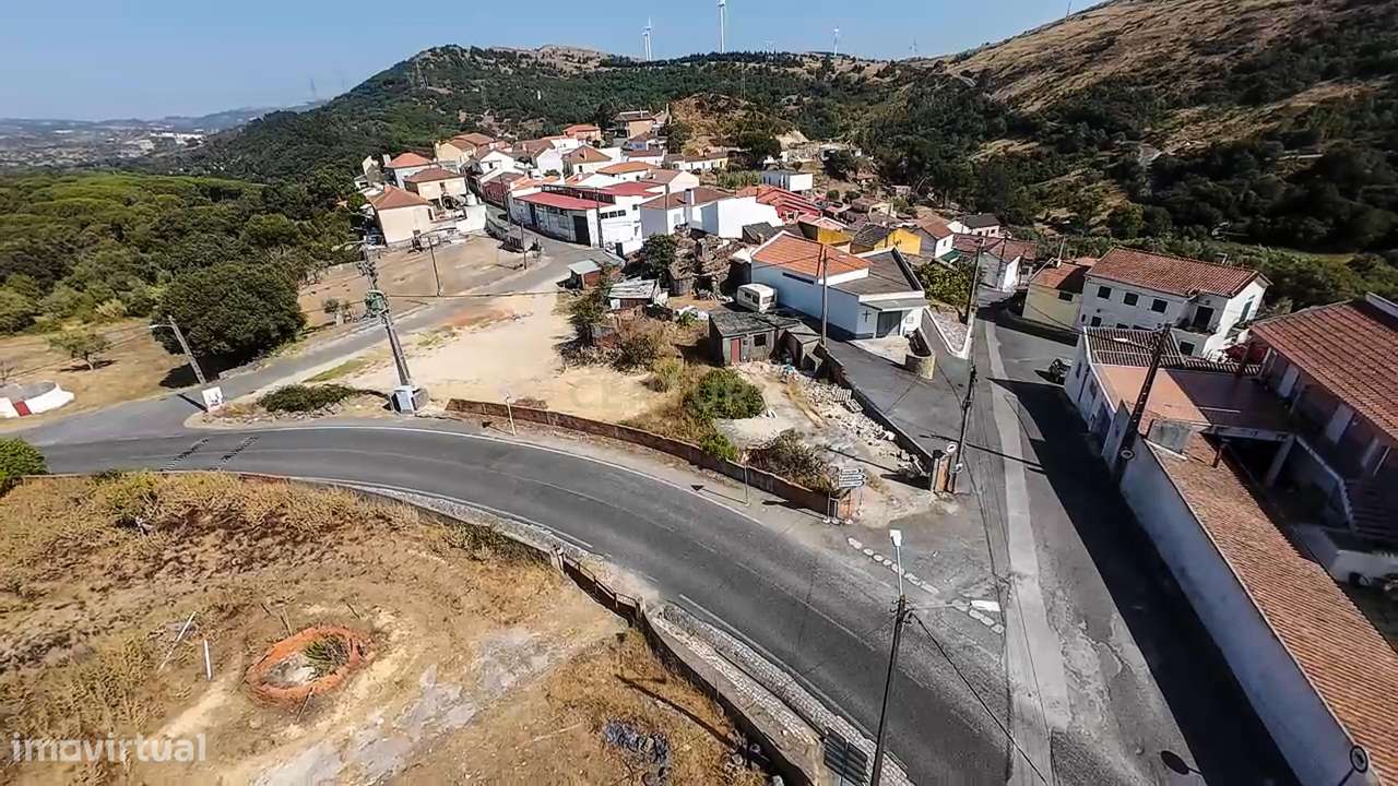 Terreno urbano com 1260m2 em Fanhões-9