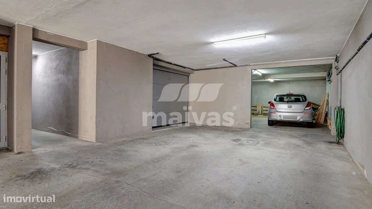 ANDAR MORADIA T3 COM TERRAÇO E GARAGEM PARA TRÊS CARROS-27