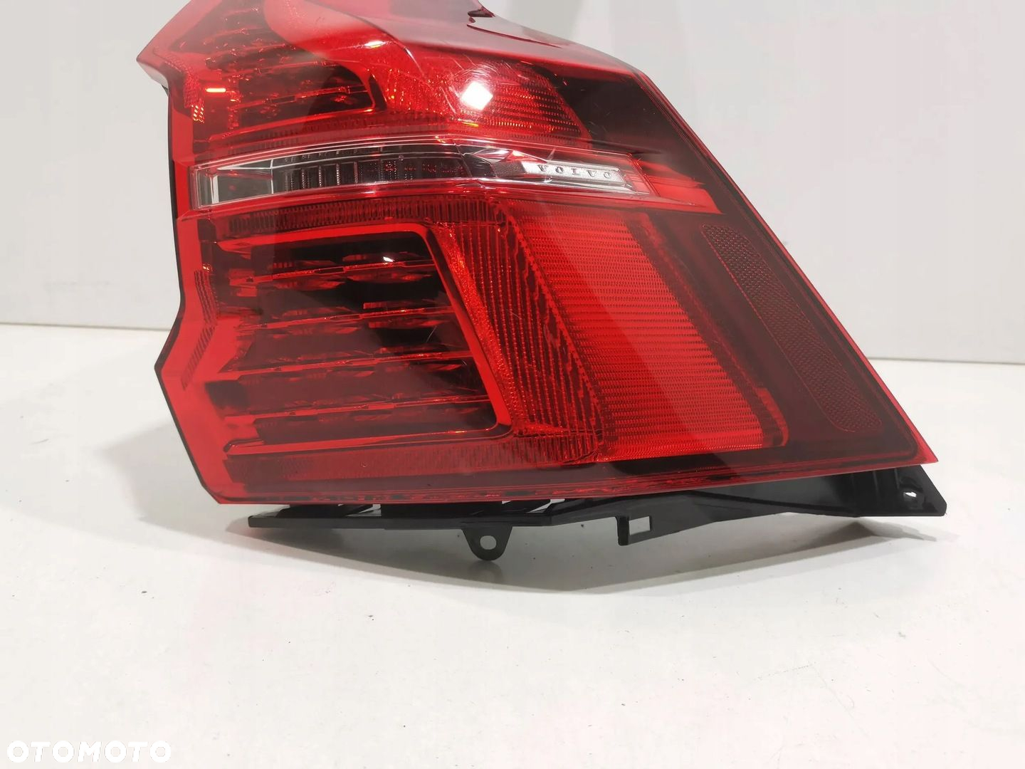 Volvo XC60 ii lampa prawy tył led sprawna - 3