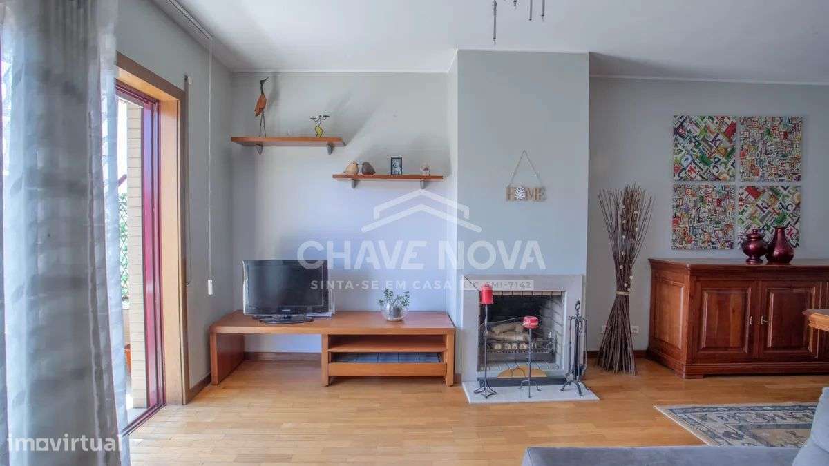 Apartamento T3 c/ Vistas Mar e Garagem Box em Canidelo-11