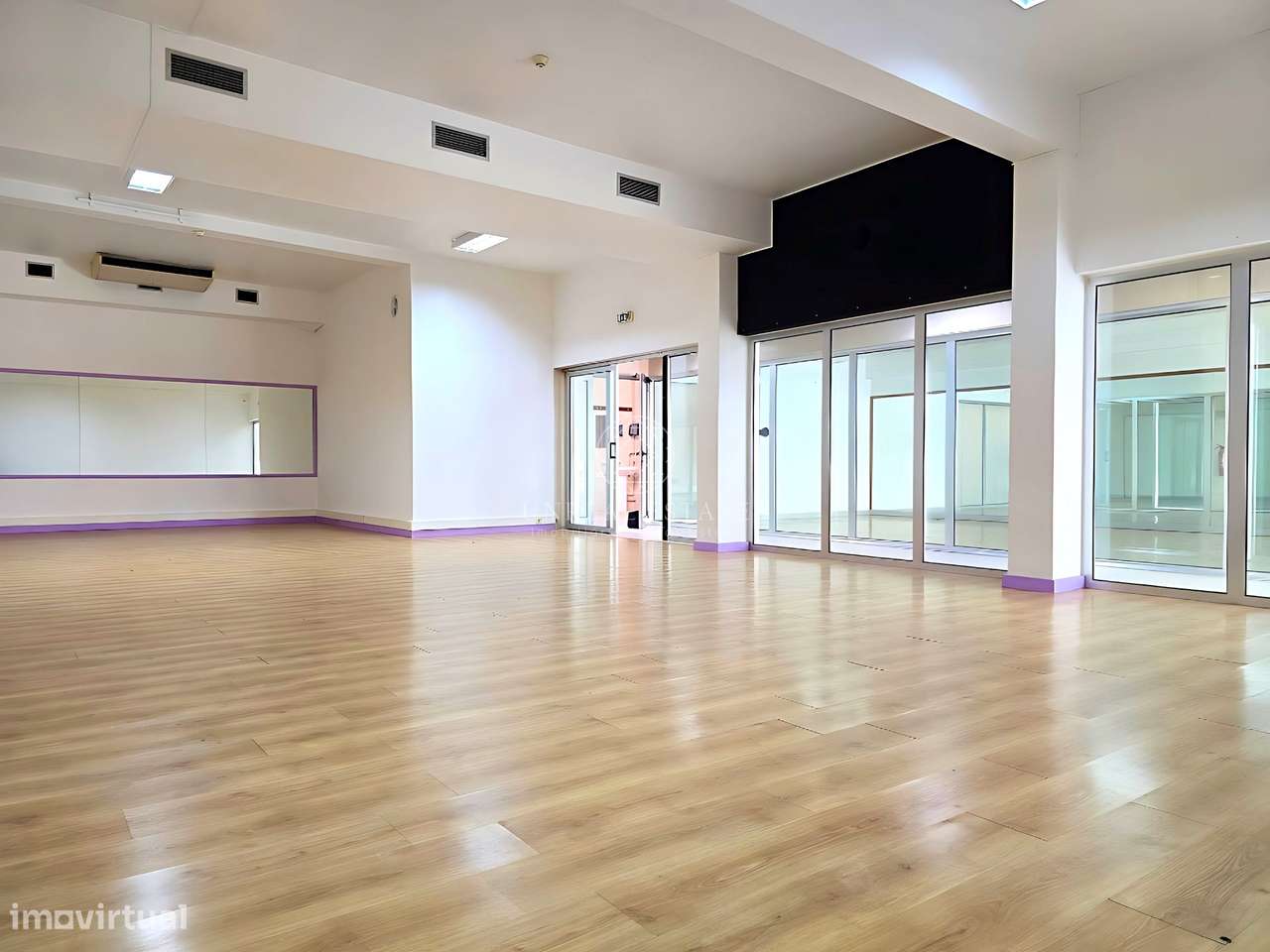 Espaço Comercial com 575 m² para Clínica, Ginásio ou Centro de Saúde n-40
