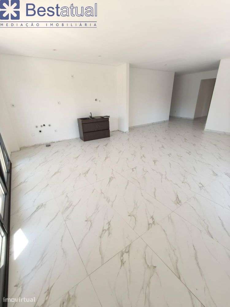 Apartamento T3 c/Lugar de Garagem P/ 2 Carros-5