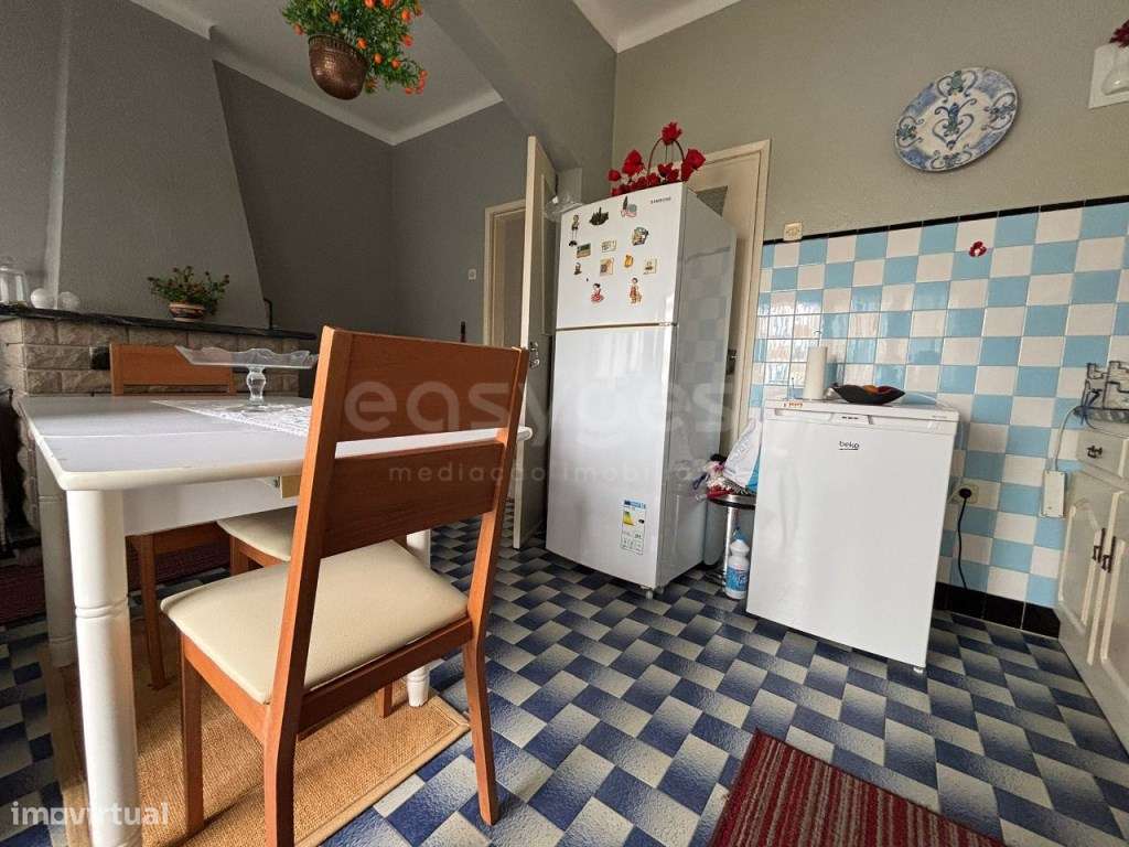 Andar de moradia T3 em bom estado com logradouro de 63mt2 - Grande imagem: 5/33