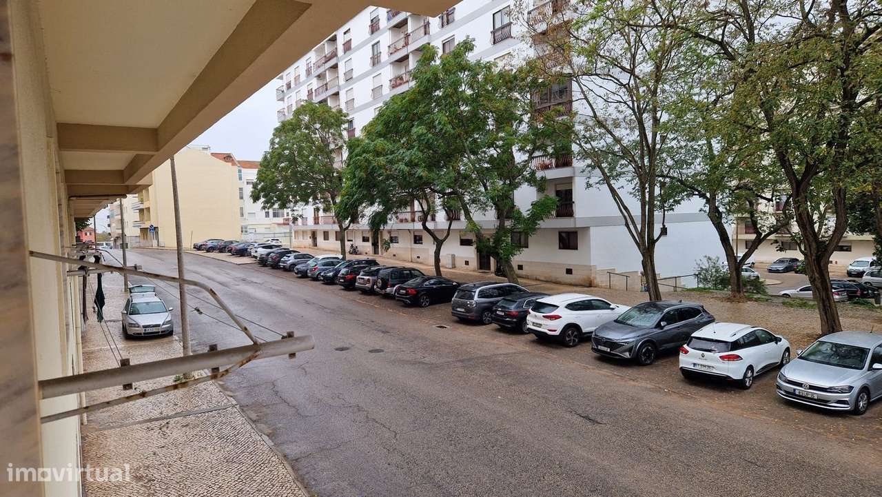 T4 Com Excelentes áreas - Situado em zona tranquila-20