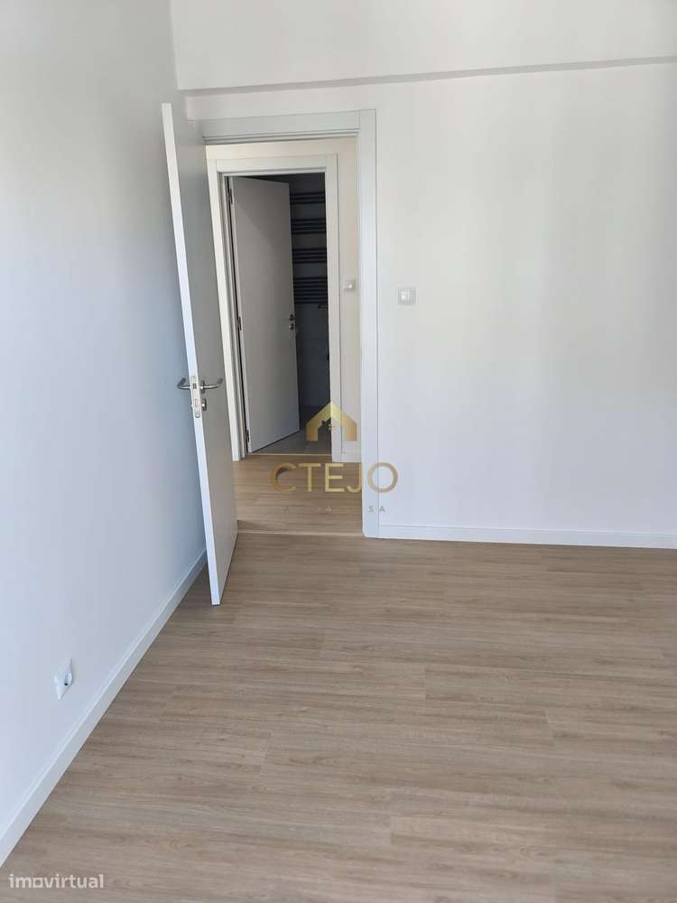 Apartamento T3 totalmente remodelado-17