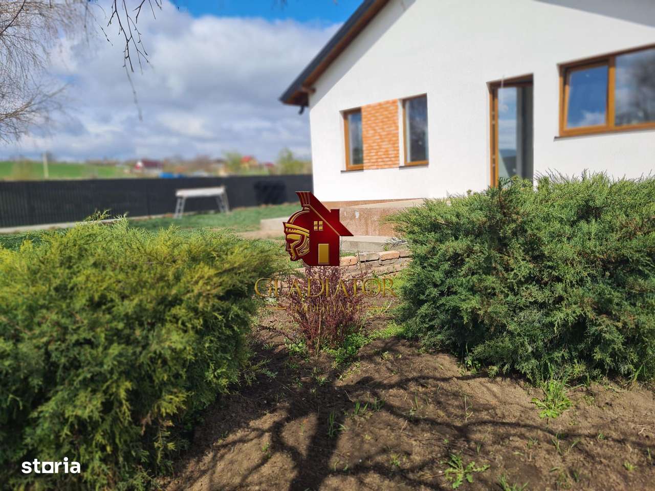 Casa plan parter deosebita, Lunca Cetatuii Ciurea, la asfalt, zona vis-7