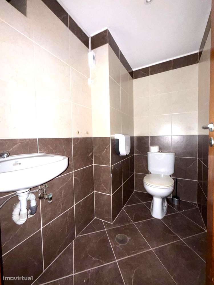 Estabelecimento comercial em Esmoriz-24