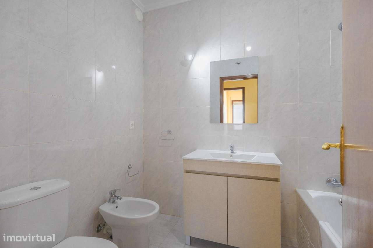 Apartamento T3 com Duas Garagens Fechadas em Águas Santas, Maia-24