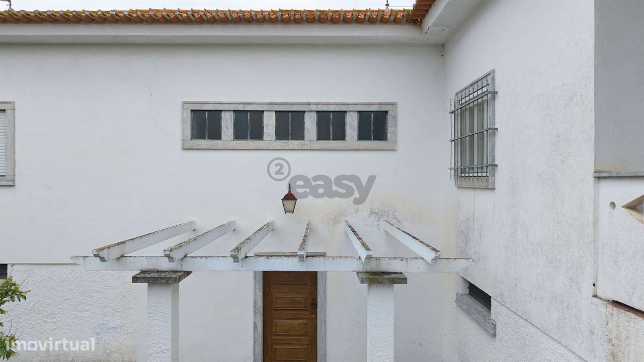 Moradia Senhorial com 16 divisões com Arrumos e Jardim, centro-24