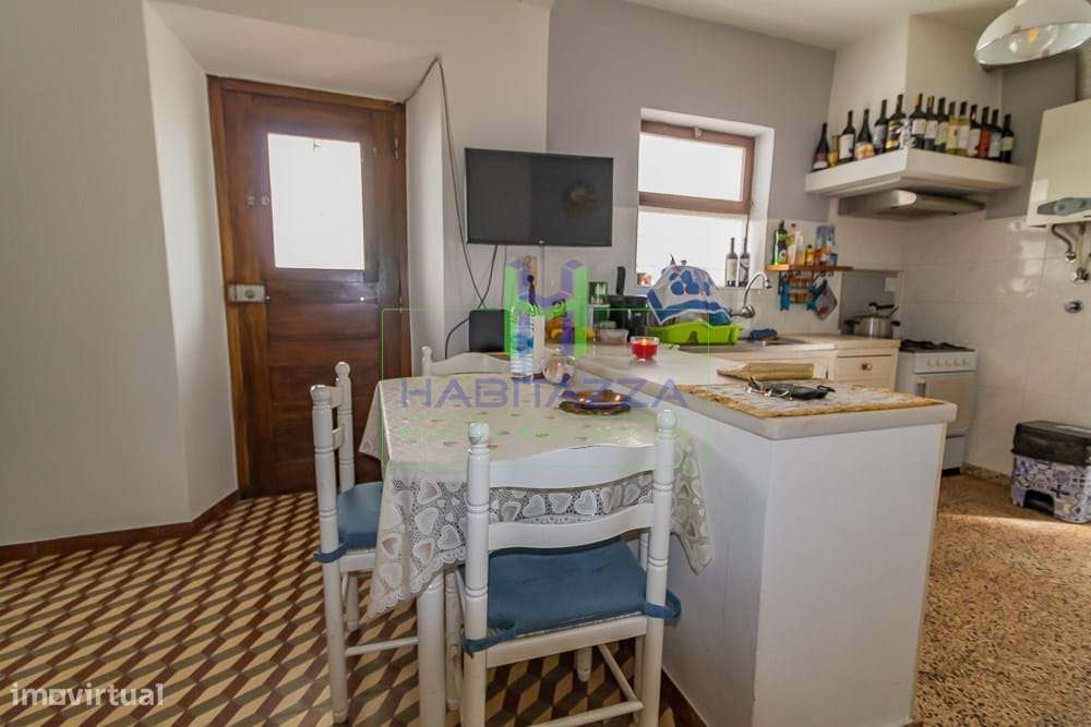 Moradia T2, com anexos e bom quintal, no coração da Praia da Luz-5