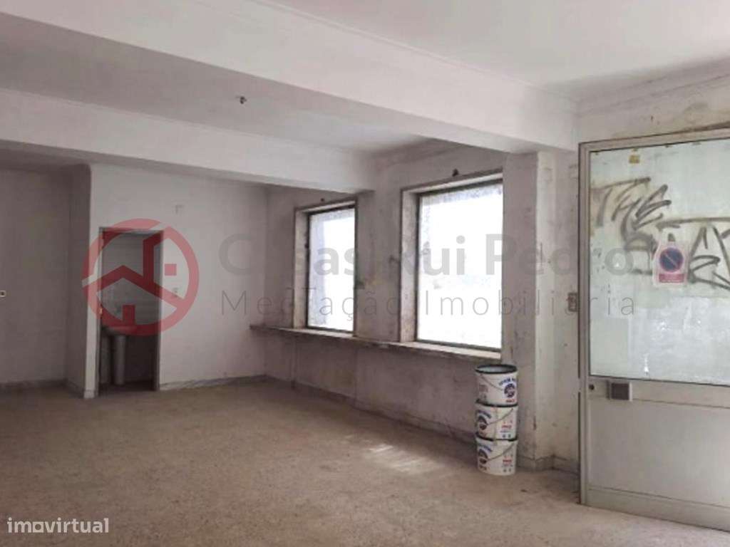 Loja com 210m², excelente localização e com acesso direto para viat... - Grande imagem: 5/20