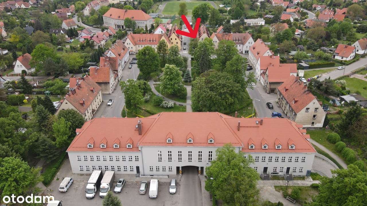 Dom w zabudowie szeregowej z garażem i piwnicą