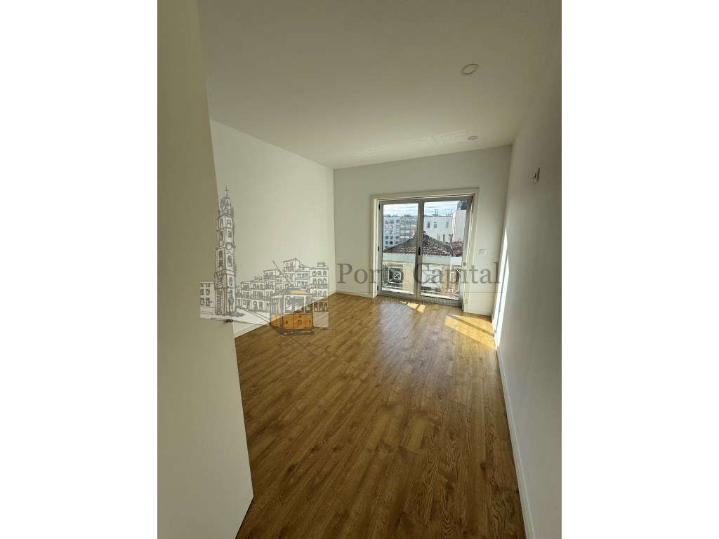 T2 * 1 Renovado para Arrendamento 1.500€ / mês - Grande imagem: 3/29