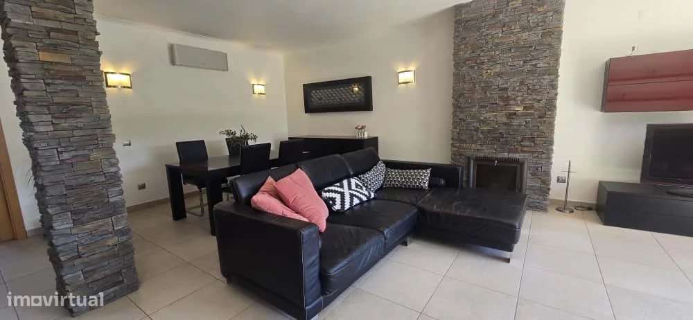 Moradia T5 com 4 Suítes, Piscina e Garagem em Zona Tranquila de Lagos - Grande imagem: 3/19