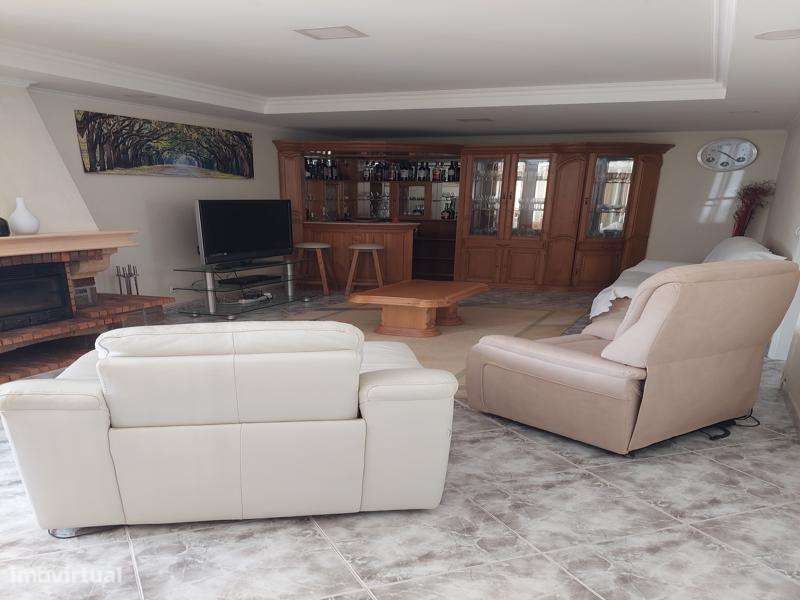 Excelente Quintinha em Lote de 1960 m2, com construção de 300 m2-5