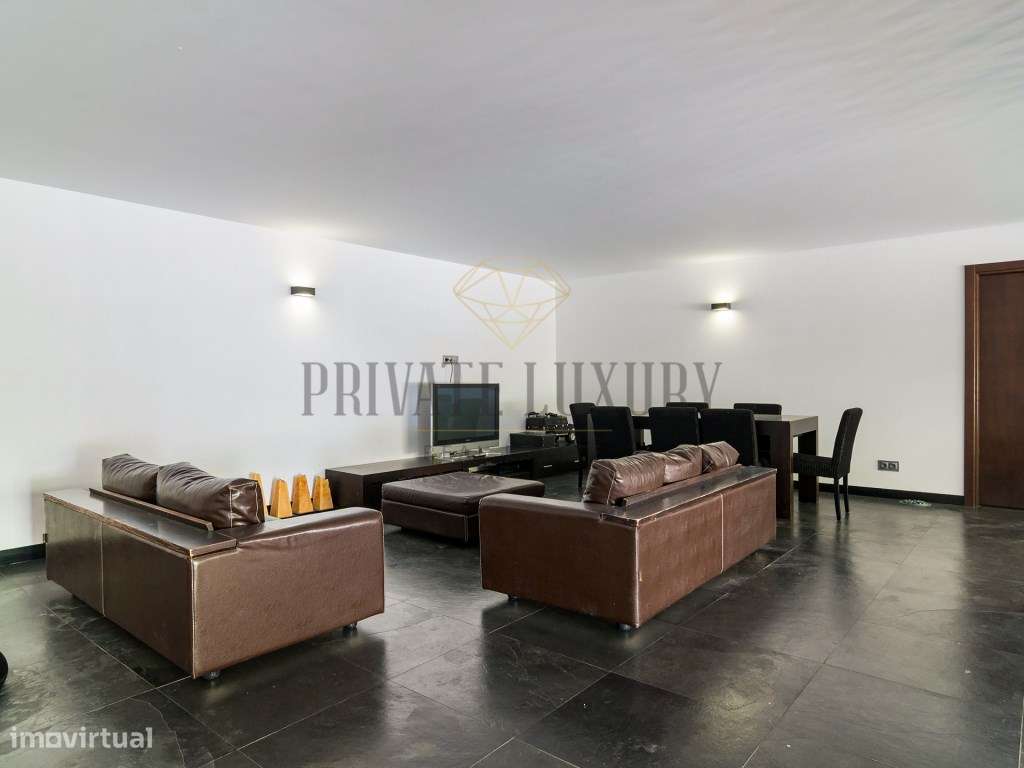 Moradia T4 Contemporânea com Piscina em Caxias-21