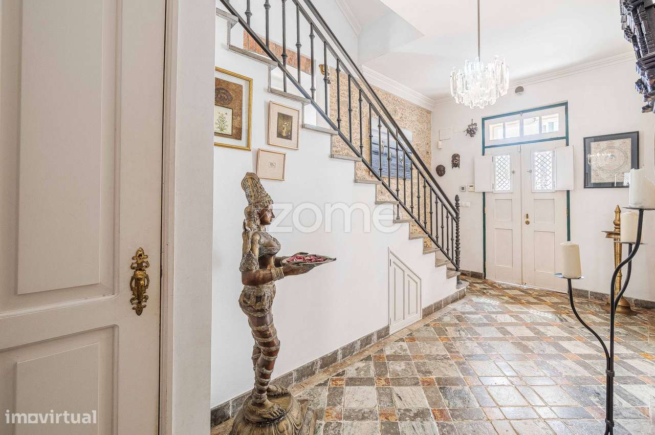 Moradia T5 localizada no centro Parede com piscina interior e jardim - Grande imagem: 5/60