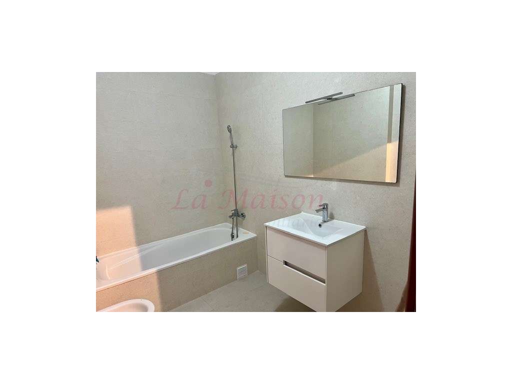 Apartamento T3+1 em Casal de Cambra-25