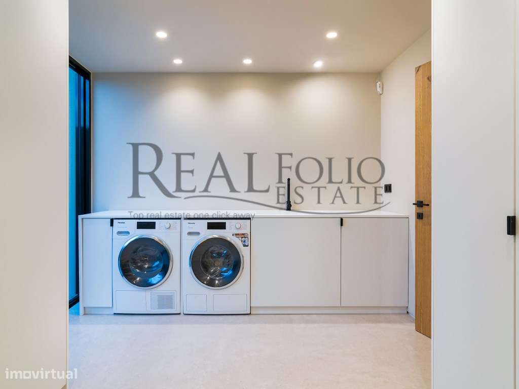 Moradia T5 com acabamentos de luxo e vista panorâmicas sobre a Baia...-45