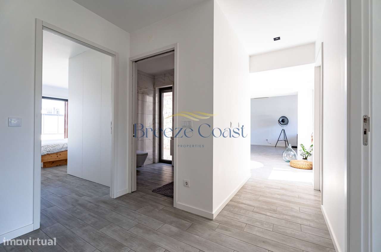 Moradia T4 Contemporânea com Piscina e Vista Desafogada-37