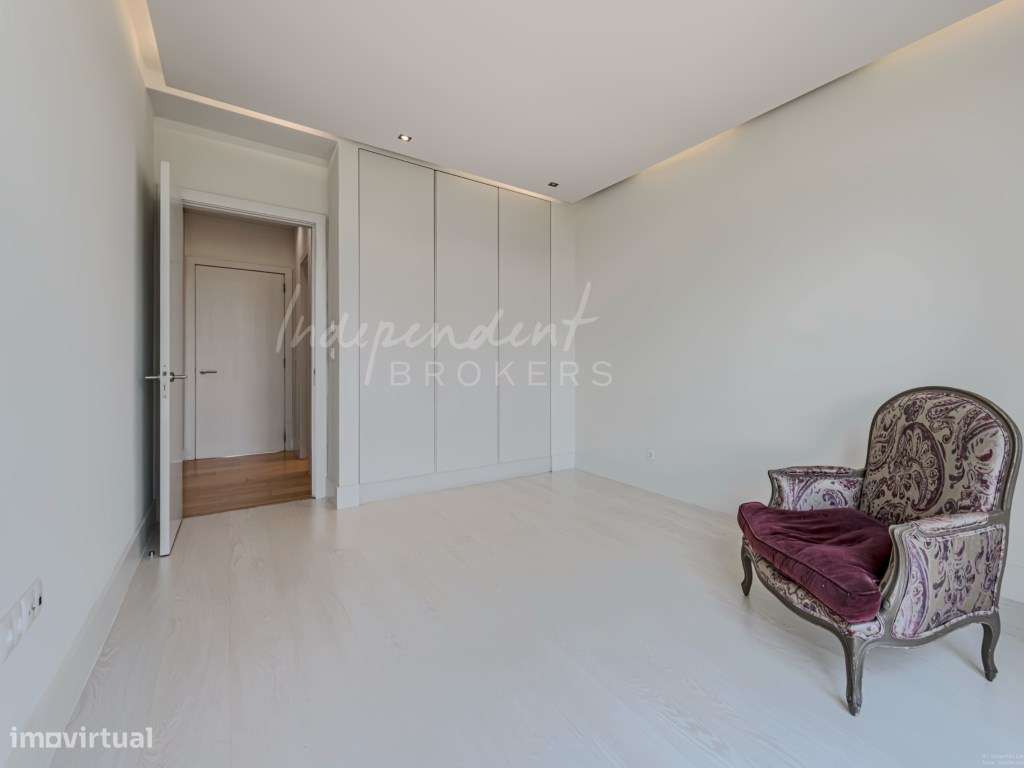 APARTAMENTO T3 TRANSFORMADO EM T2+1 NA AVENIDA CONSELHEIRO FERNANDO...-17