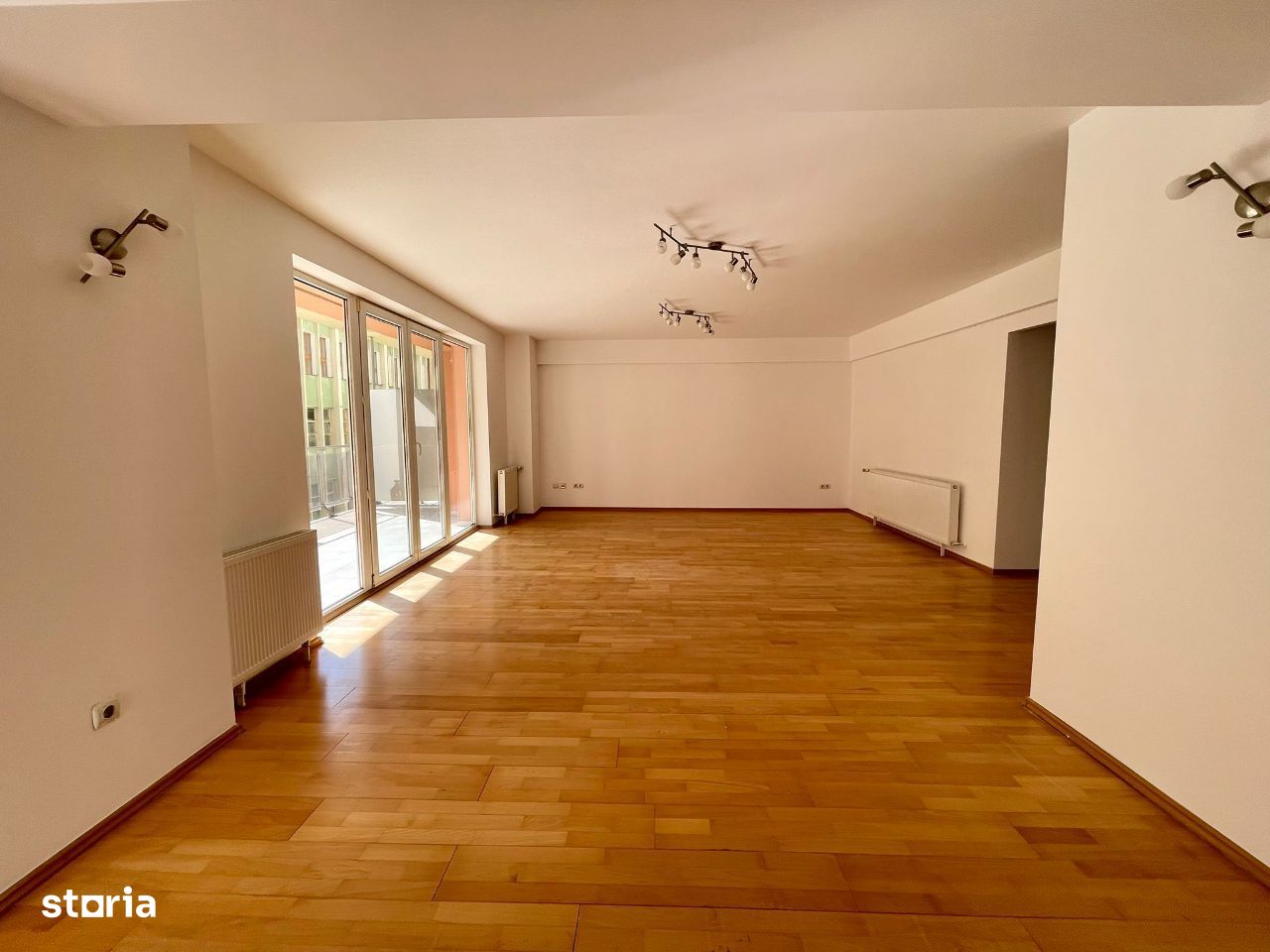 Apartament 4 camere bloc nou