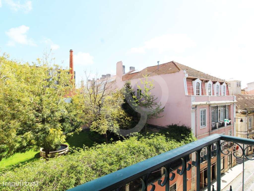 Apartamento T3 remodelado ao Chiado e Santos ao IADE e ISEG em Lisboa-18