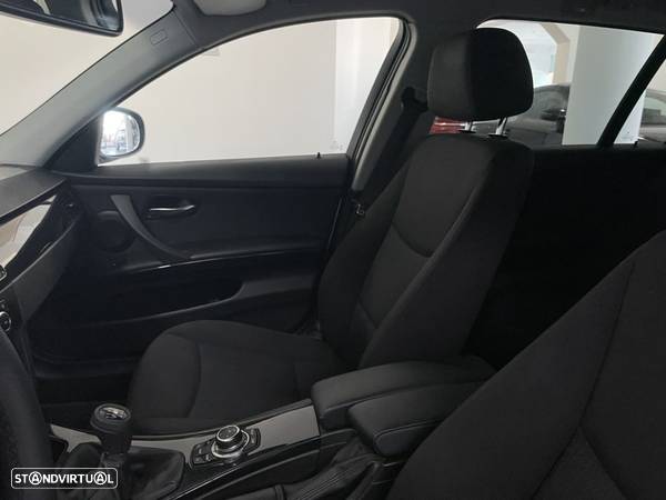 BMW 320 d Touring Navigation Sport - 30