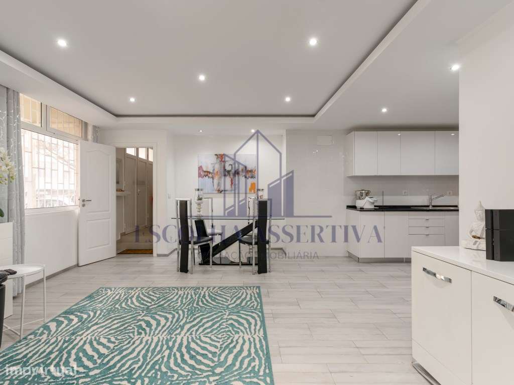 Loja com 95m2 transformada em apartamento T2-21