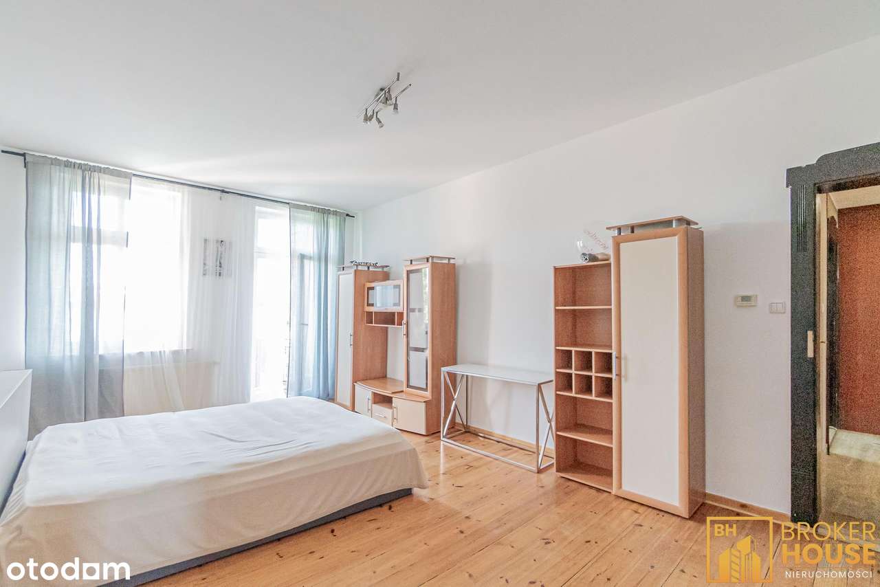 DUŻE MIESZKANIE W KAMIENICY Z BALKONAMI-13