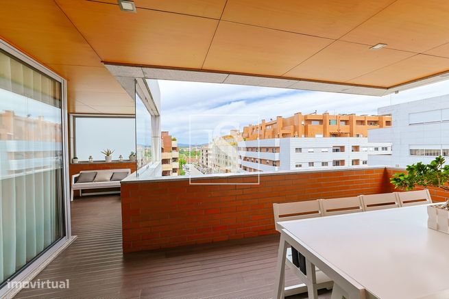 T3 c/ NOVO, Mobilado, c/ Terraço, Churrasqueira e Duas Garagens – Cent-31